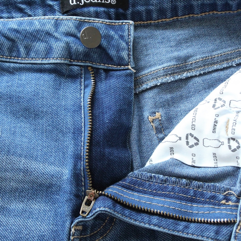 Medium Wash Pleat Front Mid-Length Denim Shorts - Picture 3 of 7